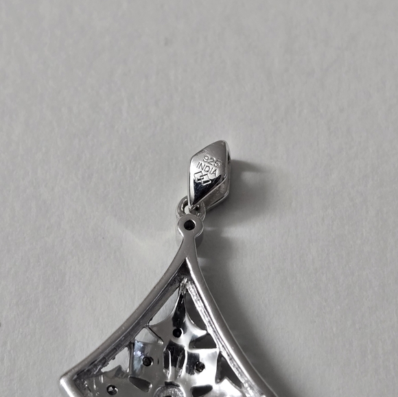 Watch Video / Exquisite Sterling Silver 925 Blue Diamond Pendant - Picture 5 of 5